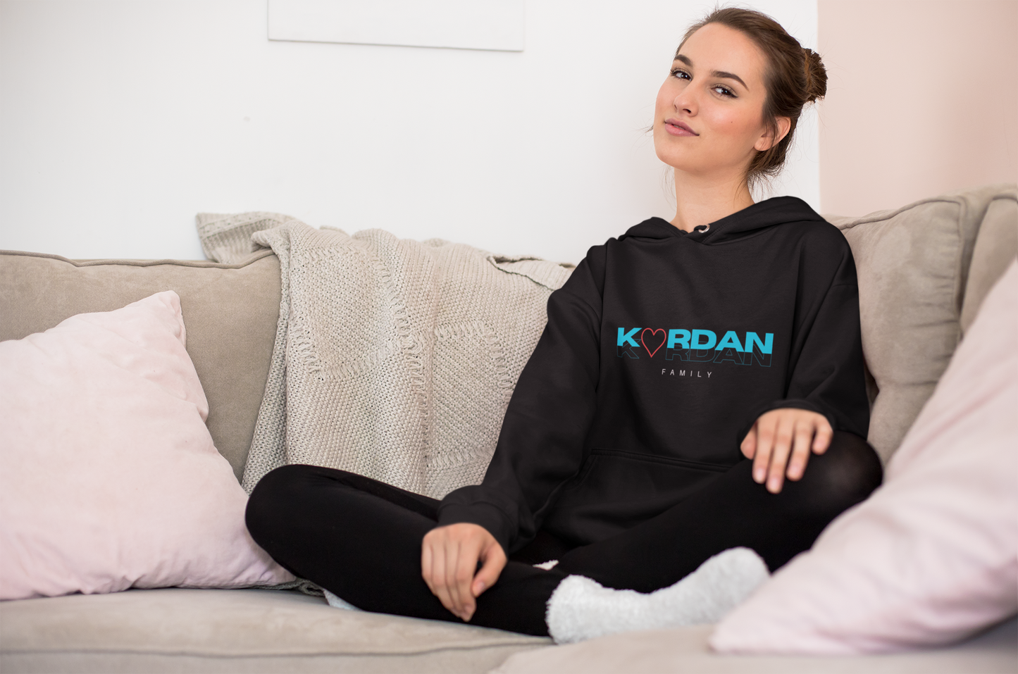 Czarna bluza z kapturem logo poziome z sercem