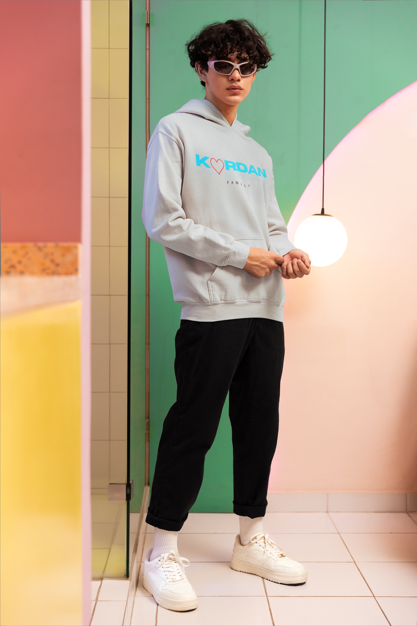 Szara bluza z kapturem logo poziome z sercem