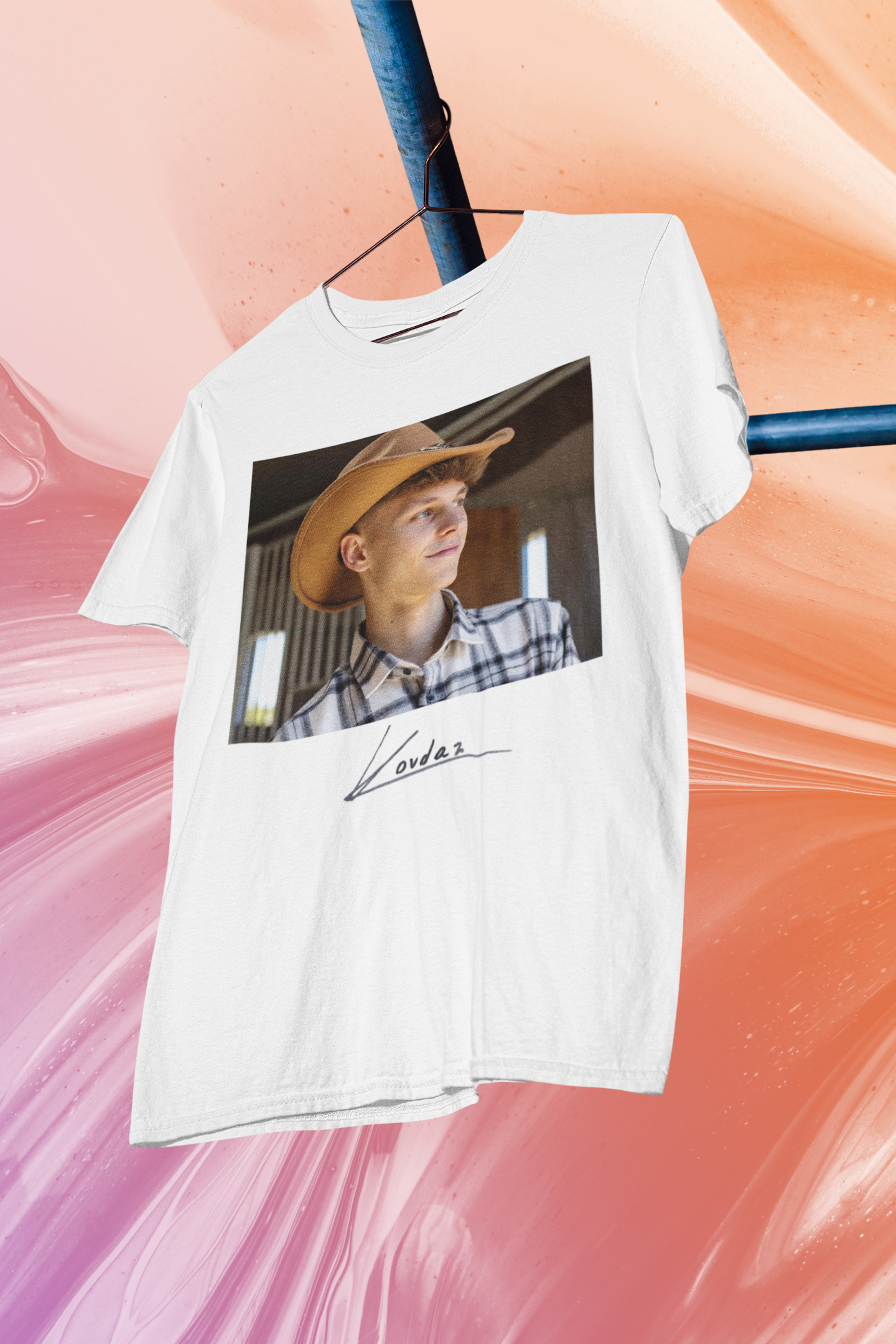 T-shirt biały z drukowanym autografem Kordan 2