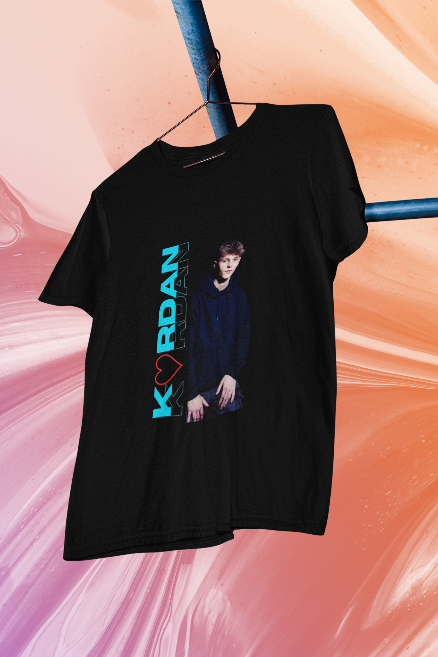 T-shirt czarny logo pionowe i foto Kordan 4