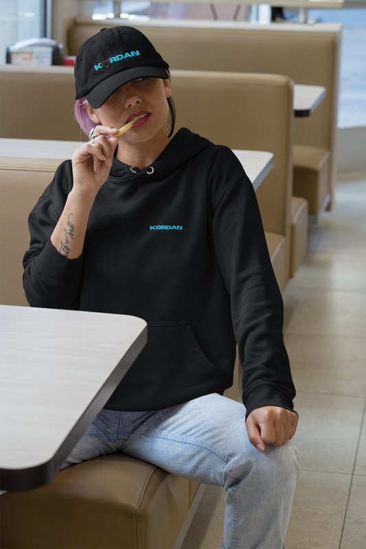 Czarna bluza z kapturem małe logo poziome