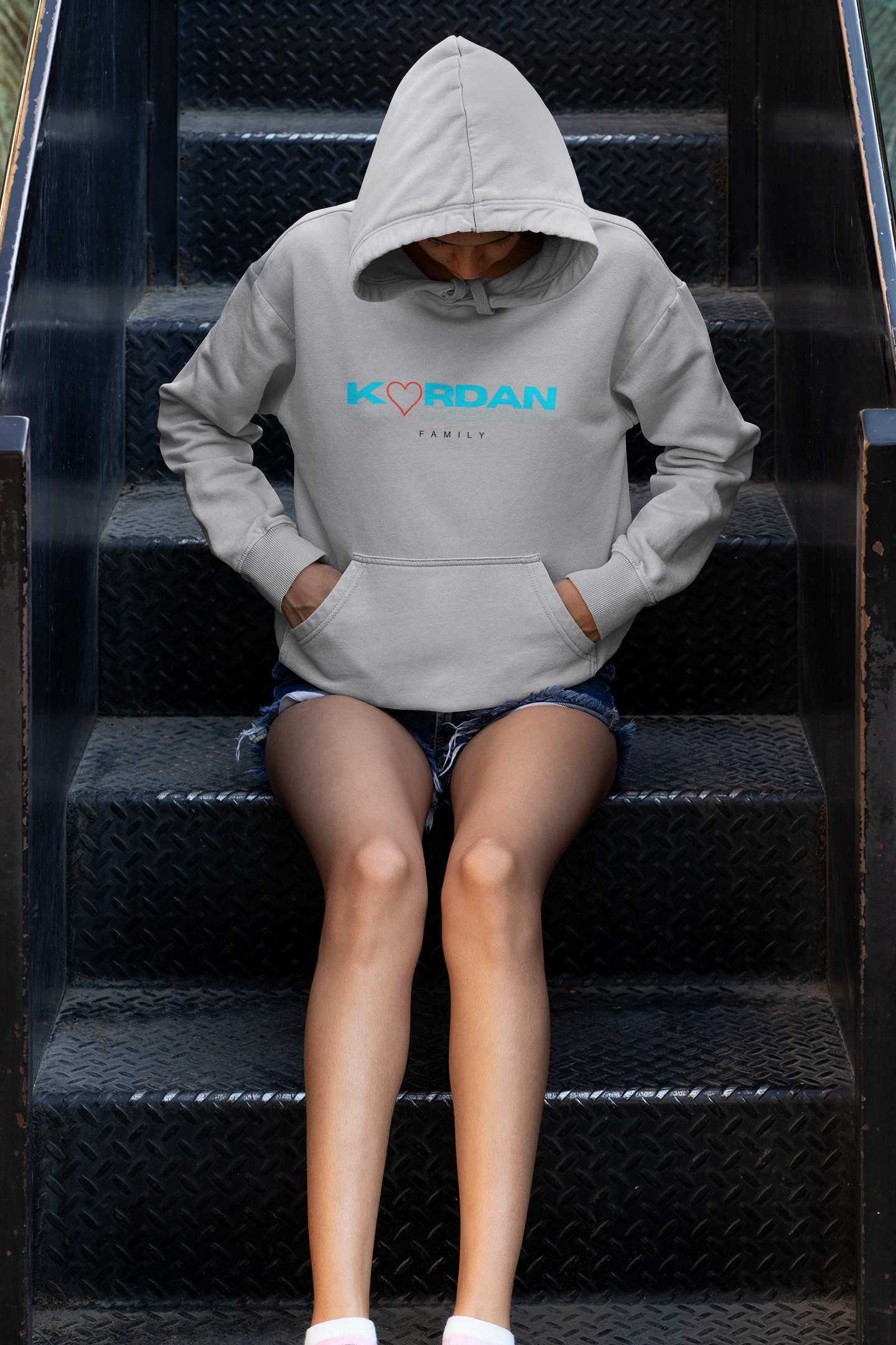 Szara bluza z kapturem logo poziome z sercem